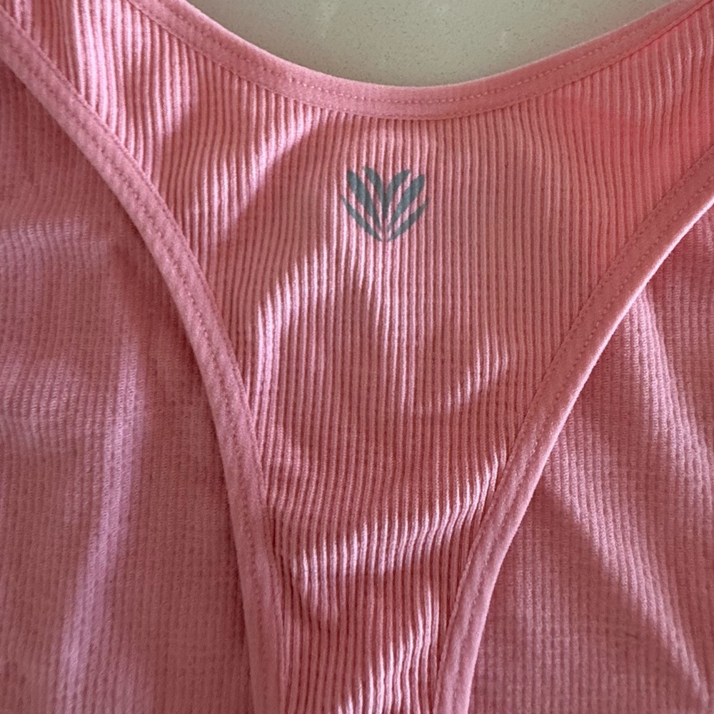💕 Pink Racerback Tank Top Size Medium - Picture 2 of 5